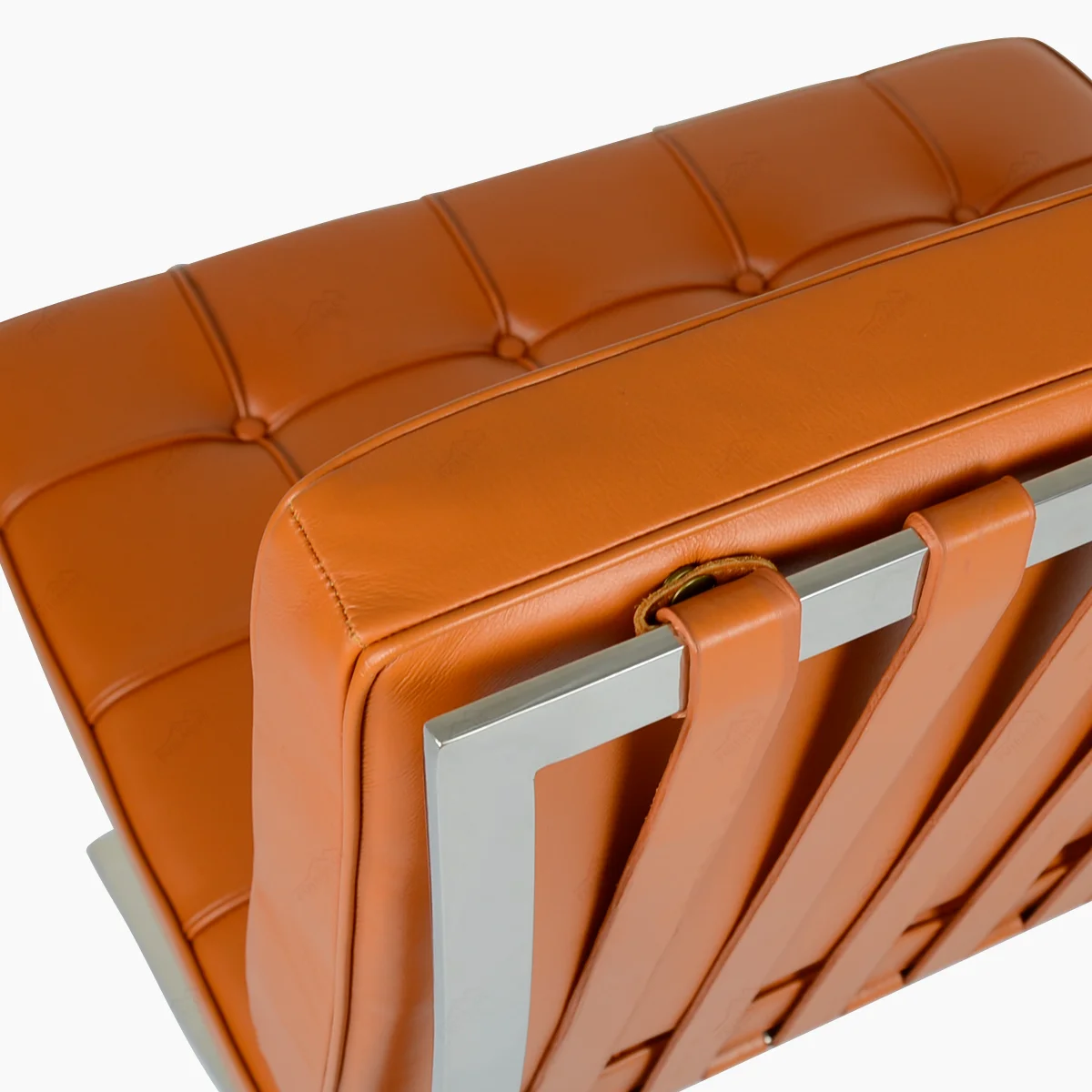 With seams on the cushion corners